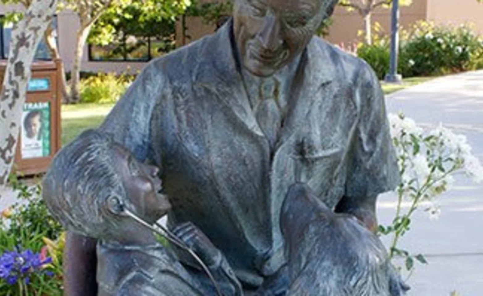 Statue of Dr. Robert E. Kind